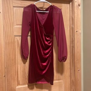 Wore it once for snowcoming! Size small and it’s fits great.